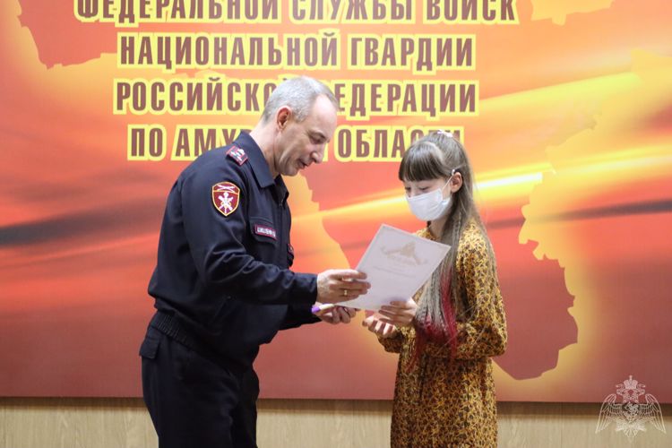Творческие работы  и  фотографии награждения победителей в художественном конкурсе
