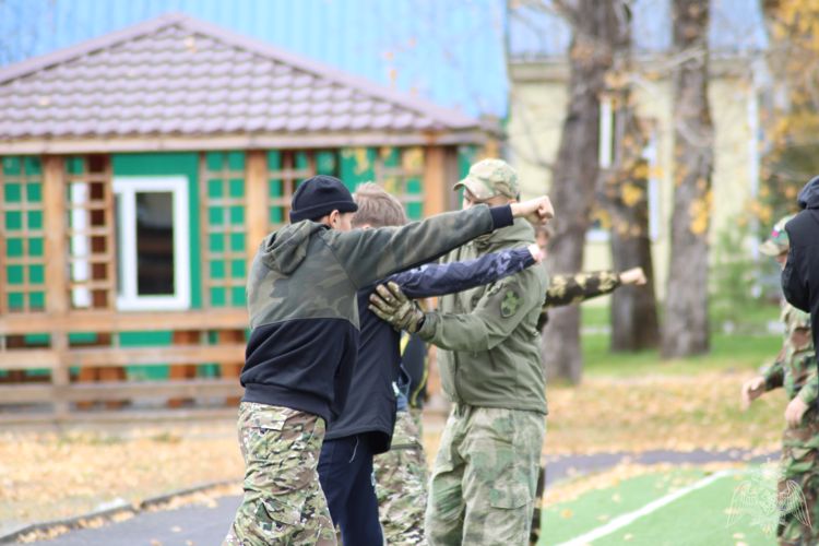 Сотрудники и военнослужащие Управления Росгвардии по Амурской области провели занятия с воспитанниками Федерации военно-тактических игр