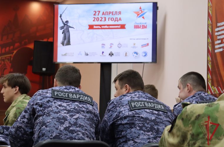 В Благовещенске росгвардейцы написали «Диктант Победы»