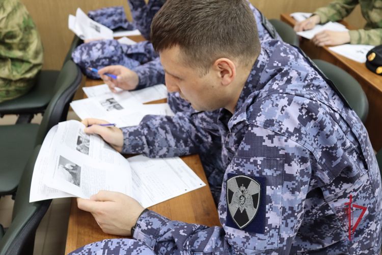 В Благовещенске росгвардейцы написали «Диктант Победы»