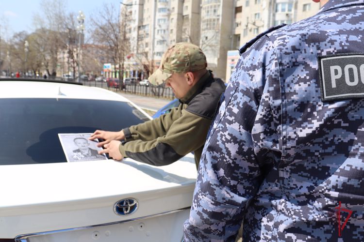 Сотрудники Росгвардии в Амурской области поддержали Всероссийскую акцию «Бессмертный автополк»