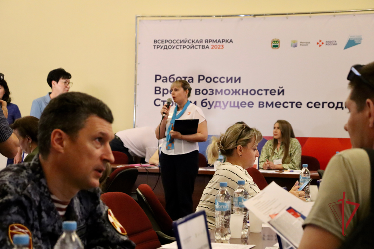 В Благовещенске сотрудники Росгвардии представили ведомство на Всероссийской ярмарке вакансий