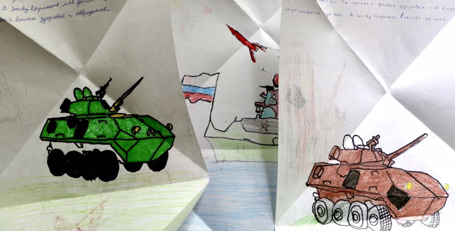 Воспитанники социального приюта из Амурской области,  поддержали письмами и поделками росгвардейцев — участников СВО