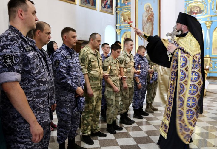 В День небесного покровителя Росгвардии руководство и сотрудники Росгвардии приняли участие в богослужении
