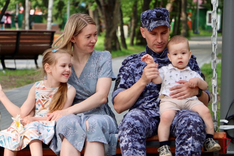 В  день семьи, любви и верности сотрудники Управления Росгвардии поделились секретом счастья (ВИДЕО)