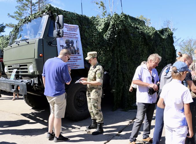 Управление Росгвардии по Амурской области приняло участие в патриотической акции «День Государственного флага Российской Федерации» 