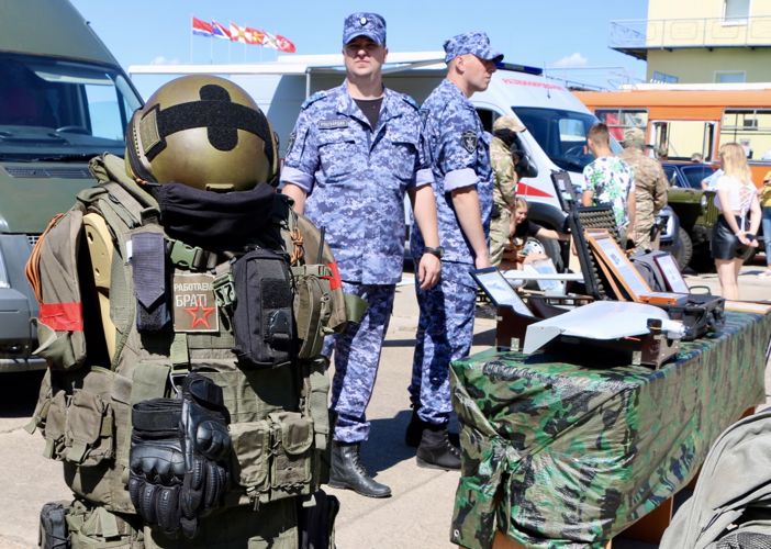 Управление Росгвардии по Амурской области приняло участие в патриотической акции «День Государственного флага Российской Федерации» 
