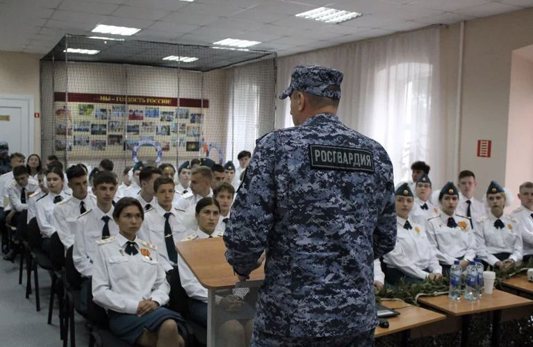 Росгвардейцы провели урок мужества для учащихся лицея города Благовещенска