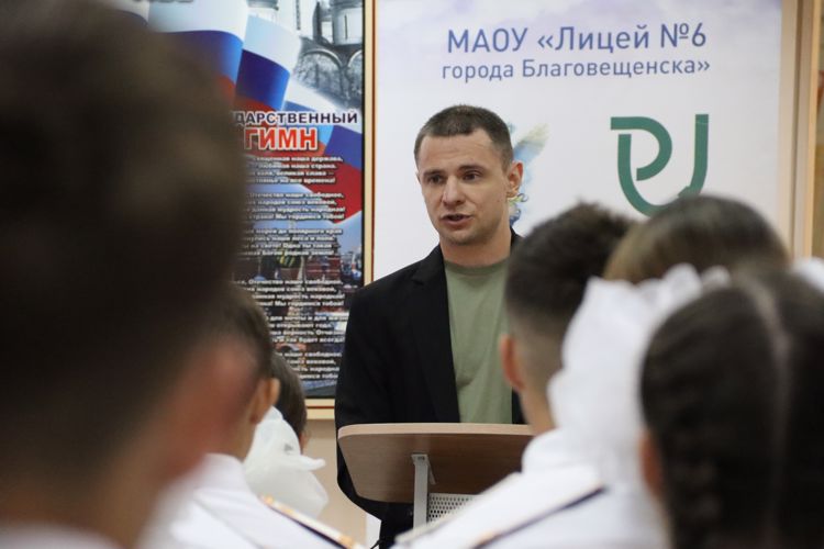 Росгвардейцы провели урок мужества для учащихся лицея города Благовещенска
