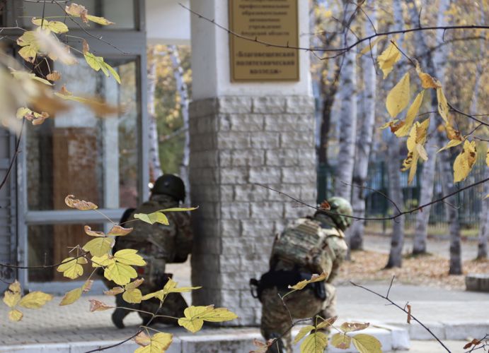 Сотрудники Росгвардии приняли участие в антитеррористических учениях на объекте образования города Благовещенска