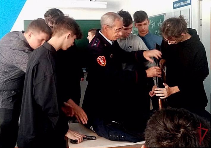 Сотрудники Белогорского филиала вневедомственной охраны Росгвардии провели информационную встречу с детьми