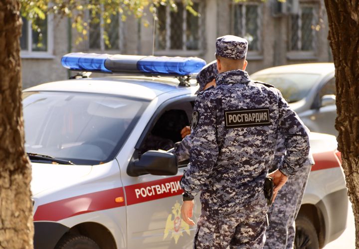 Сотрудники вневедомственной охраны Росгвардии задержали двух  мужчин с наркотическим веществом