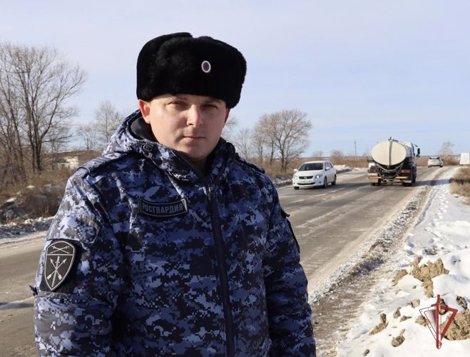 Росгвардеец спас замерзавшего мужчину в Амурской области
