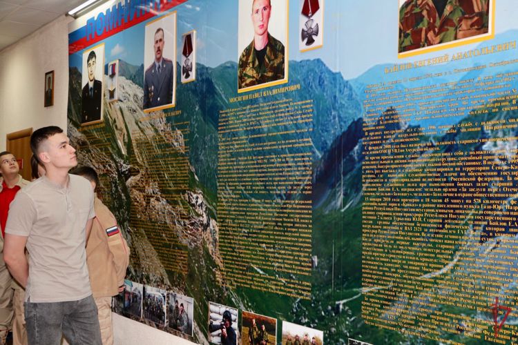 В Благовещенске сотрудники Росгвардии встретились с Юнармейцами и студентами Амурской государственной медицинской академии