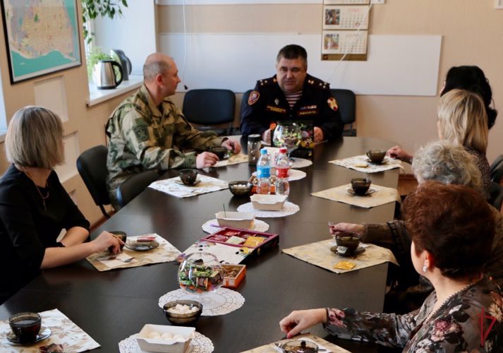В преддверии Дня матери в Управлении Росгвардии по Амурской области прошла встреча с матерями и вдовами сотрудников, погибших при выполнении служебного долга