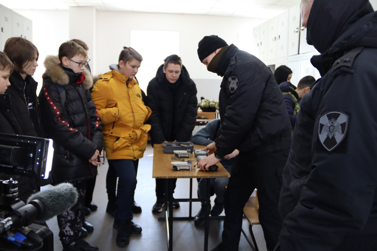Сотрудники отряда мобильного особого назначения «Уран» провели экскурсию для благовещенских детей