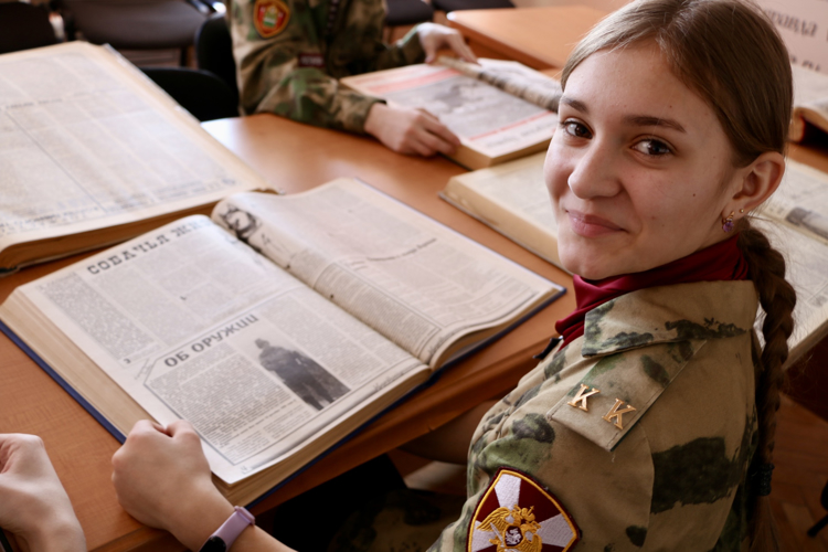 Учащиеся профильного класса Росгвардии провели архивно-поисковую работу в преддверии 55-летия подразделения лицензионно-разрешительной работы