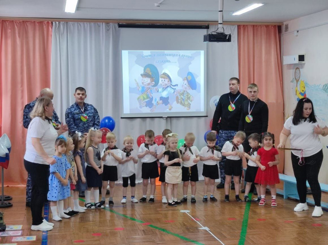В Амурской области сотрудники Тамбовского и Зейского филиалов вневедомственной охраны Росгвардии провели уроки Мужества