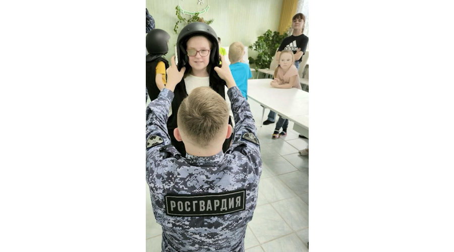 Сотрудники Росгвардии посетили воспитанников Ивановского социального приюта