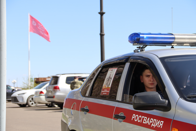 К акции "Бессмертный автополк" присоединились росгвардейцы в Амурской области