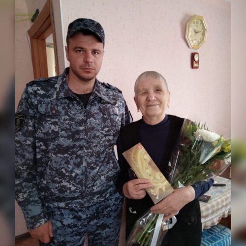 Сотрудники вневедомственной охраны Росгвардии посетили вдову ветерана  Великой Отечественной войны