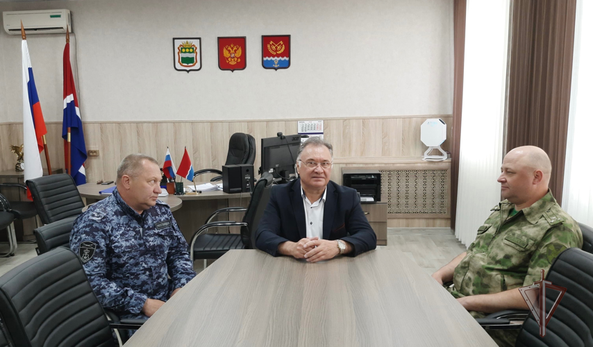 Начальник Управления Росгвардии с рабочим визитом посетил подчиненные подразделения в южных районах региона