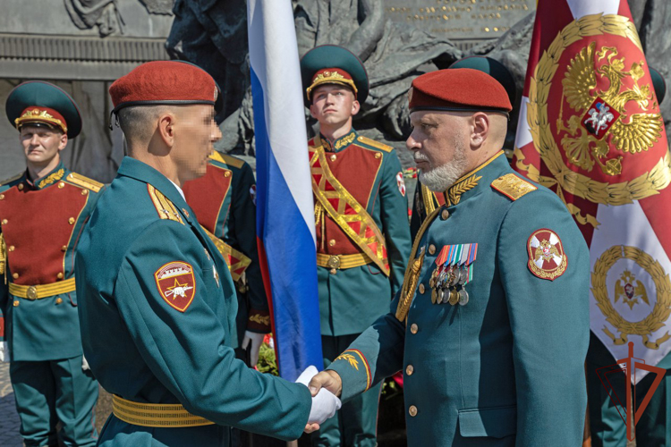 Генерал-полковник Алексей Воробьёв поздравил выпускников Санкт-Петербургского военного института Росгвардии