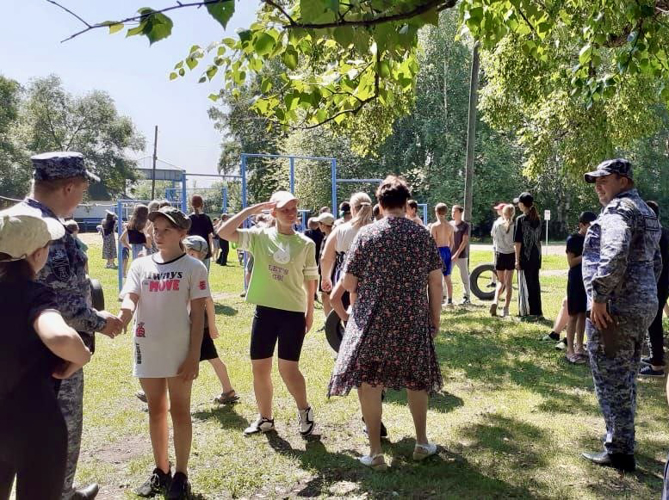 В преддверии Дня физкультурника сотрудники вневедомственной охраны  приняли участие в организации проведения «Олимпийских игр» для детей из оздоровительного лагеря «Прометей»