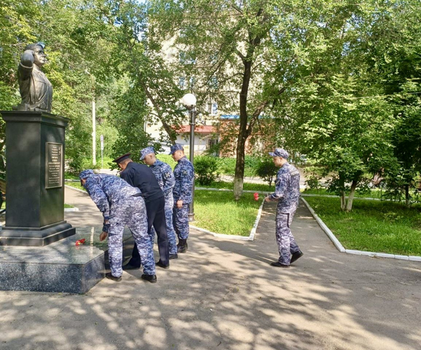 Сотрудники вневедомственной охраны Росгвардии почтили память Героя России Ивана Маслова