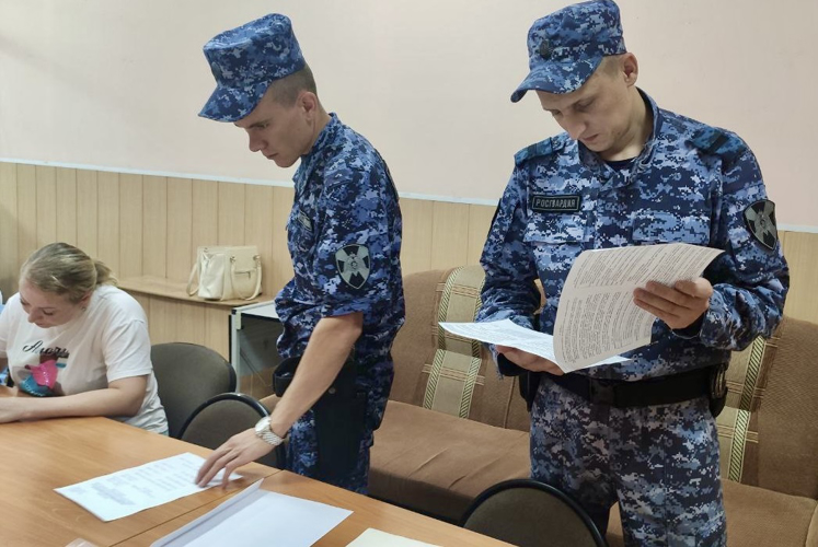 В преддверии Единого дня голосования сотрудники вневедомственной охраны Росгвардии обследовали избирательные участки