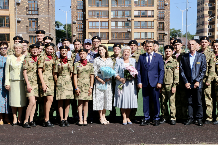 Руководство Управления Росгвардии по Амурской области поздравило с днем знаний учащихся профильных классов