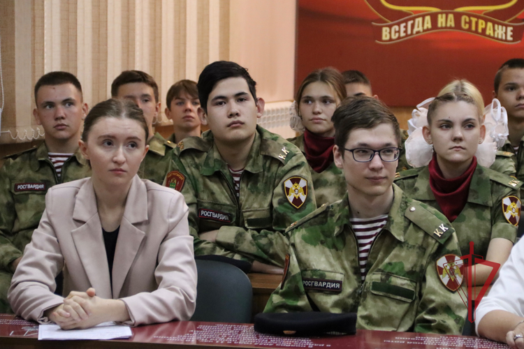 В Управлении Росгвардии по Амурской области состоялся телемост между учащимися Благовещенска и Луганской народной республики