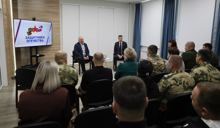Военнослужащие Росгвардии приняли участие во встрече с замполпредом президента РФ в ДФО