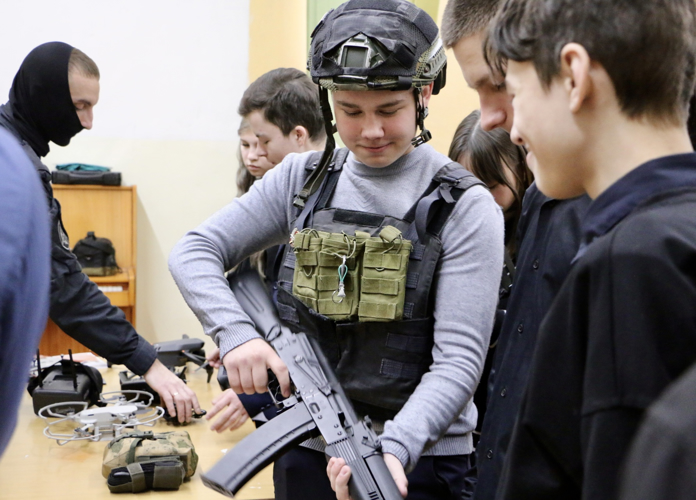 Выездное профориентационно-патриотическое занятие организовали сотрудники ОМОН «Уран»