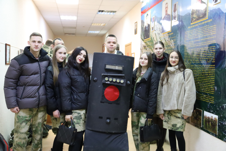 В Приамурье росгвардейцы проводят патриотические занятия для школьников в преддверии своего профессионального праздника