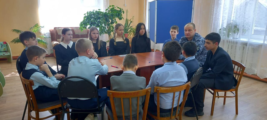 В Приамурье росгвардейцы проводят патриотические занятия для школьников в преддверии своего профессионального праздника