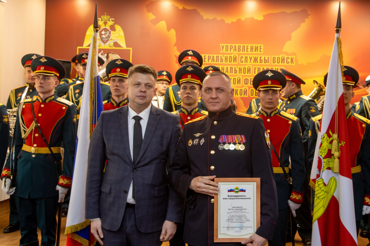 В День войск национальной гвардии Российской Федерации сотрудников и военнослужащих Росгвардии поздравили в Амурской области