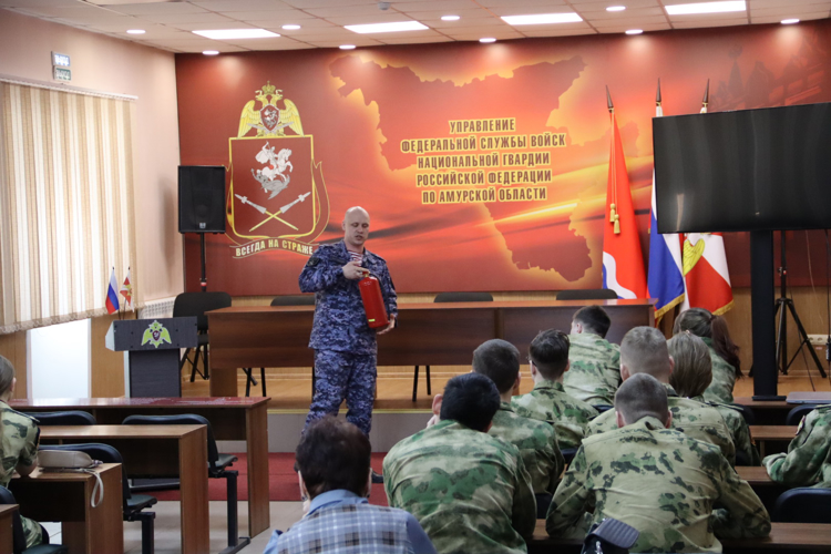Учащиеся профильного класса Росгвардии посетили практическое занятие по пожарной безопасности