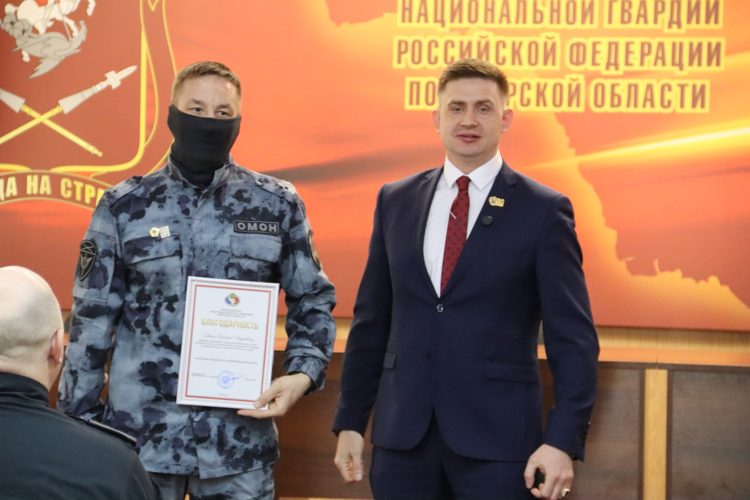 В день образования ОМОН «Уран» сотрудников отряда поздравил начальник Управления генерал-майор полиции Виталий Харчёв