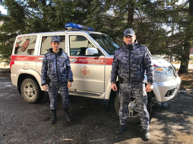 В Свободном сотрудники вневедомственной охраны Росгвардии помогли семье оказавшейся в трудной ситуации