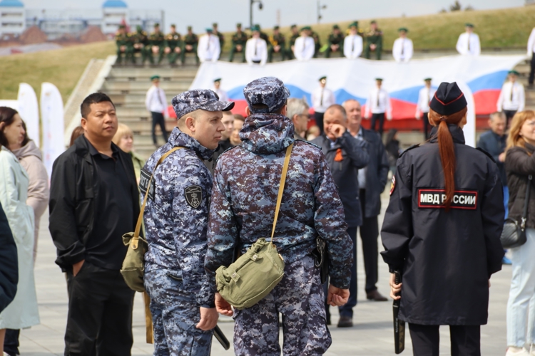 Сотрудники Росгвардии в Амурской области обеспечили безопасность во время проведения торжественных мероприятий
