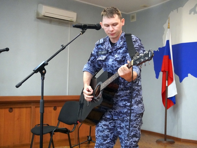 В Благовещенске росгвардейцы выступили на фестивале гитарной песни, посвященной памяти погибшего коллеги майора милиции Алексея Кононова 