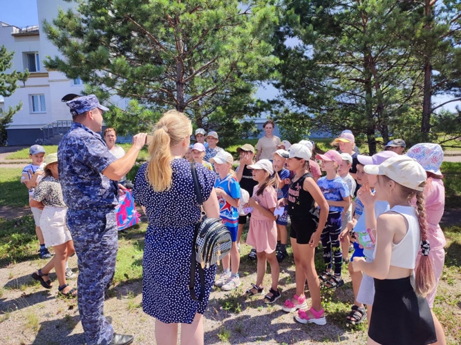 В Амурской области сотрудники вневедомственной охраны Росгвардии провели занятие по личной безопасности