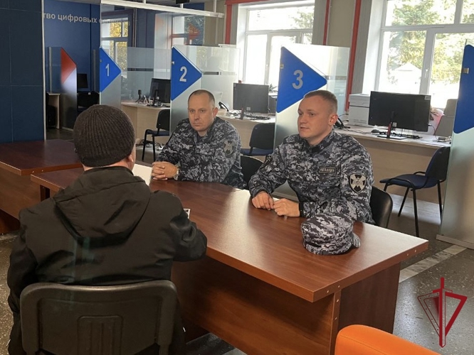 Сотрудники вневедомственной охраны Росгвардии приняли участие в региональном этапе Всероссийской ярмарки трудоустройства