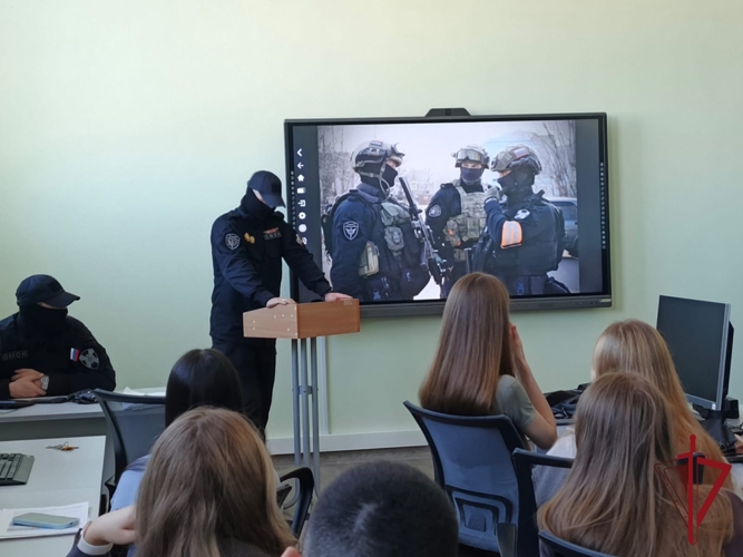 Сотрудники ОМОН «Уран» проводят профилактические встречи с благовещенскими студентами