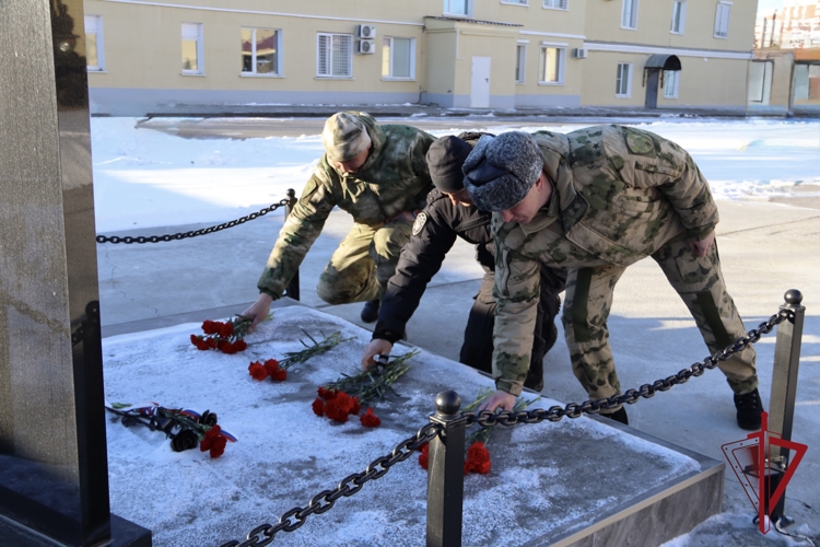 Личный состав Управления Росгвардии принял участие в мероприятиях по случаю Дня памяти сотрудников органов внутренних дел, погибших при исполнении служебного долга