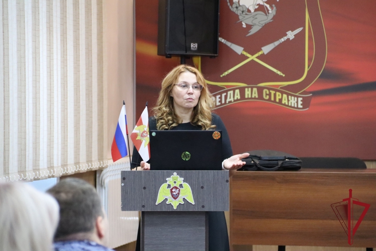 В Благовещенске росгвардейцам рассказали о кибербезопасности