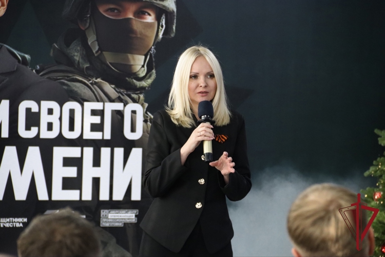 В Благовещенске, в рамках третьего очного модуля региональной кадровой программы «Герои своего времени» выступили генерал-майор Михаил Романов и полковник Виктор Нырков.