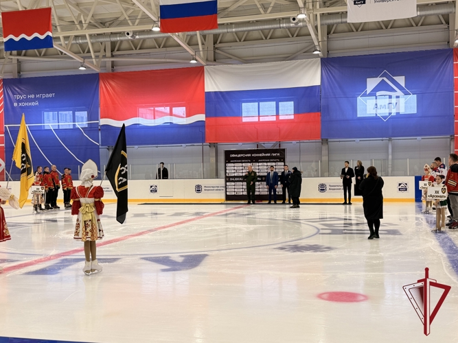 В Приамурье сотрудники Росгвардии приняли участие в матче открытия региональной Офицерской хоккейной лиги
