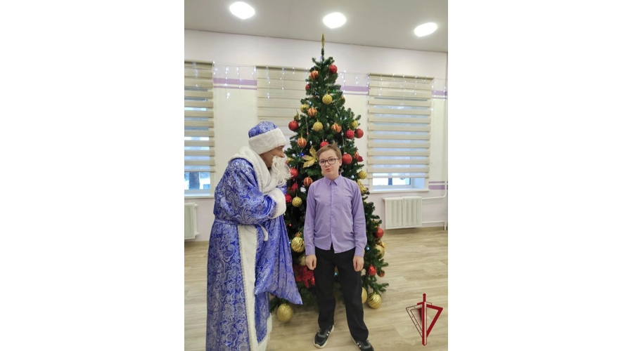 Дед Мороз специального назначения поздравил  воспитанников детского дома в городе Свободном